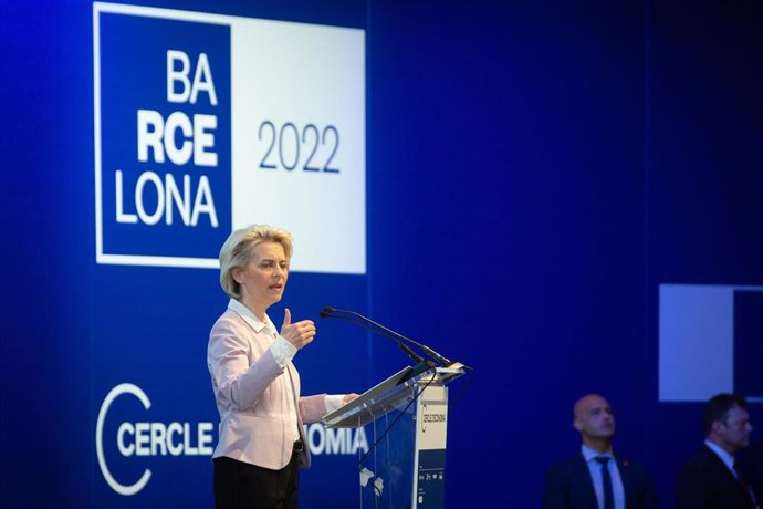 La presidenta de la Comisión Europea, Ursula von der Leyen, tras recibir el II Premio Cercle d'Economia a la Construcción Europea en el marco de la XXXVII Reunió Cercle d'Economia.