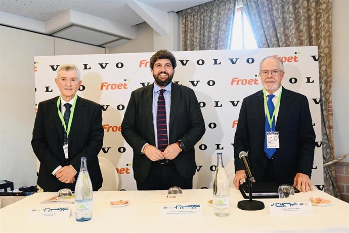 El presidente de la Comunidad, Fernando López Miras, durante la clausura de la Asamblea General de la Federación Regional de Organizaciones y Empresas de Transporte de Murcia (FROET), que coincide con su 40 aniversario