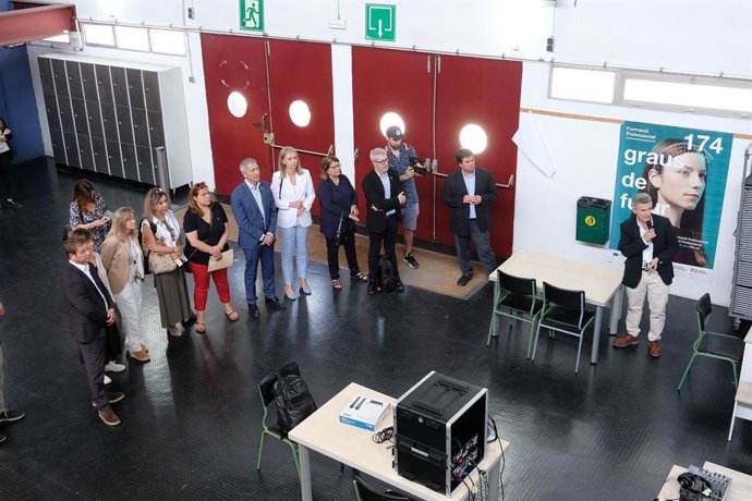 Visita del conseller d'Educació, Josep Gonzlez-Cambray, a l'Institut d'FP de Sant Cugat del Valls