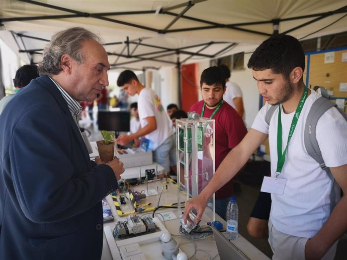 Más de 1.500 alumnos participan en la Feria de Formación Profesional en el IES Felanitx.