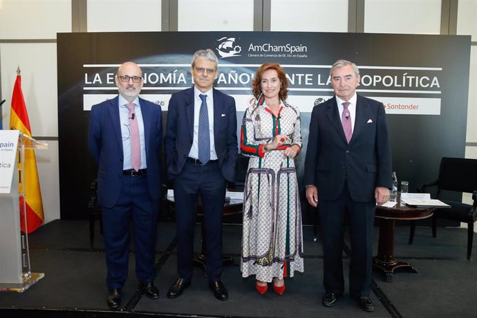 Participantes en la mesa redonda de AmChamSpain