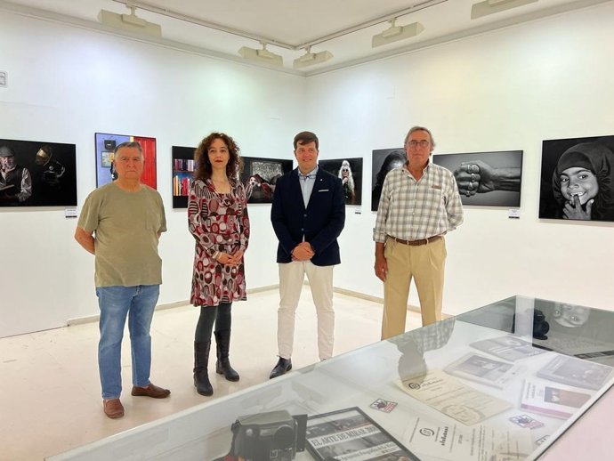 La Sala de Exposiciones del Ayuntamiento de Logroño acoge la muestra 'Agrupación fotográfica de La Rioja: 50+2'