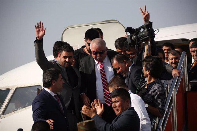 El mariscal Abdul Rashid Dostum a su llegada al aeropuerto de Kabul (imagen de archivo 2018).