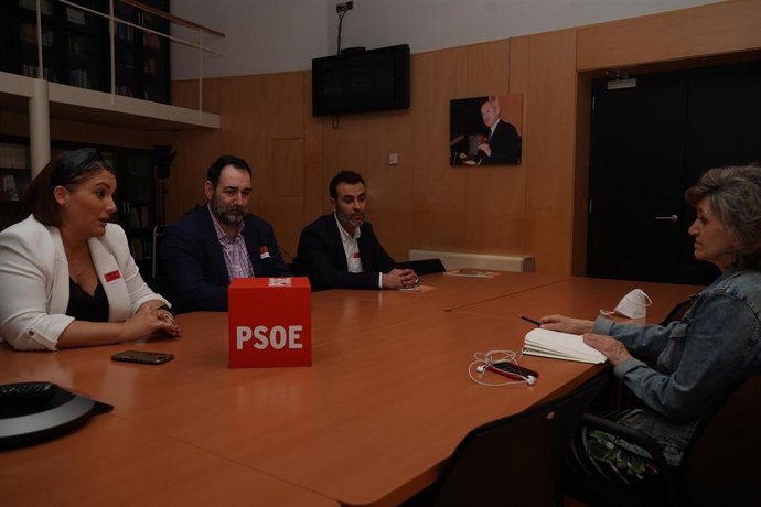 Los responsables de Fepamic en su encuentro con María Luisa Carcedo, miembro de la Comisión de Derechos Sociales y Políticas Integrales de la Discapacidad.