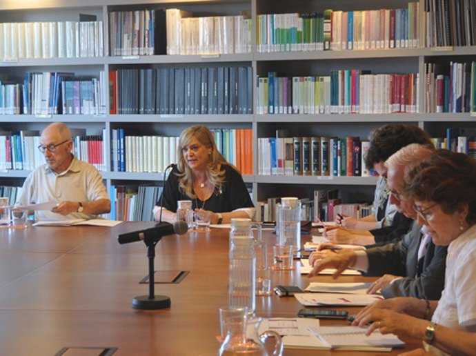 La consellera Violant Cervera reunida amb la Taula d'Emergncia Social