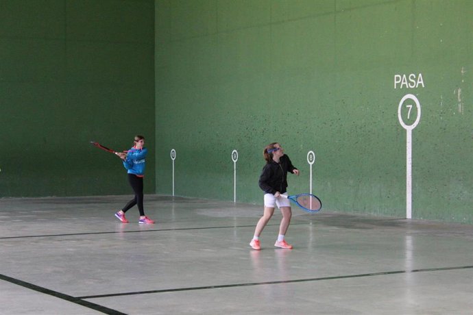 Pista de frontón en La Salobreja.