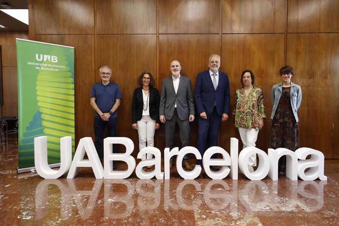 Barcelona Activa y la UAB reforzarán las oportunidades profesionales de universitarios titulados.