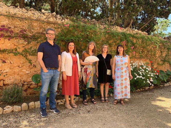 Maria del Mar Bonet ofrece este sábado en Campos un recital homenaje al poeta Dami Huguet.