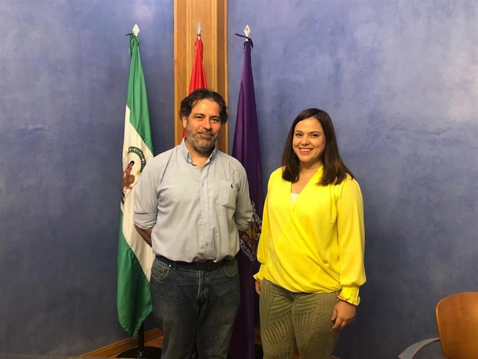 Izquierdo y Díaz en la firma del convenio.