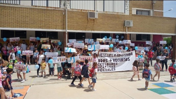 Acto reivindicativo en el colegio La Colina de Camas