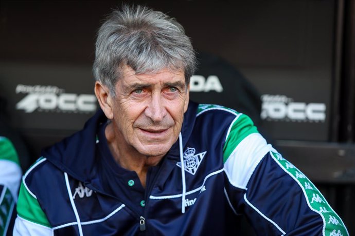 Manuel Pellegrini, head coach of Real Betis, looks on during the Santander League match between Valencia CF and Real Betis Balonpie at the Mestalla Stadium on May 10, 2022, in Valencia, Spain.
