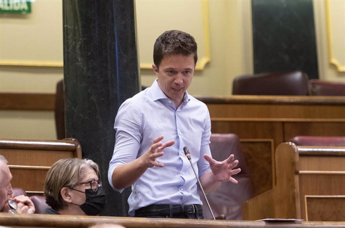 El portavoz de Más País en el Congreso, Íñigo Errejón, interviene en una sesión plenaria, en el Congreso de los Diputados, a 18 de mayo de 2022, en Madrid (España). 