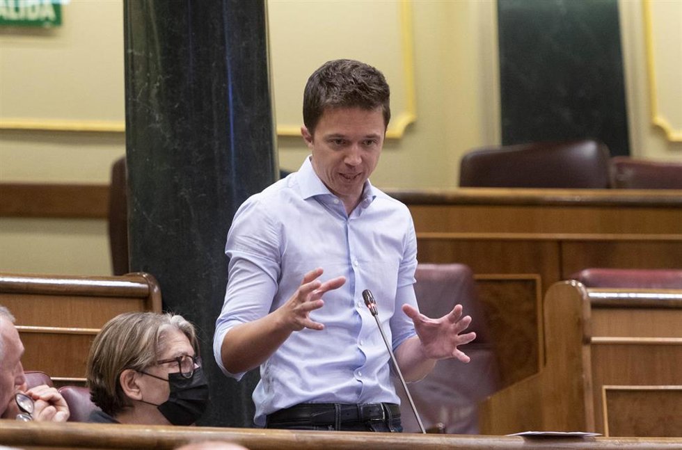 El portavoz de Más País en el Congreso, Íñigo Errejón, interviene en una sesión plenaria, en el Congreso de los Diputados, a 18 de mayo de 2022, en Madrid (España).
