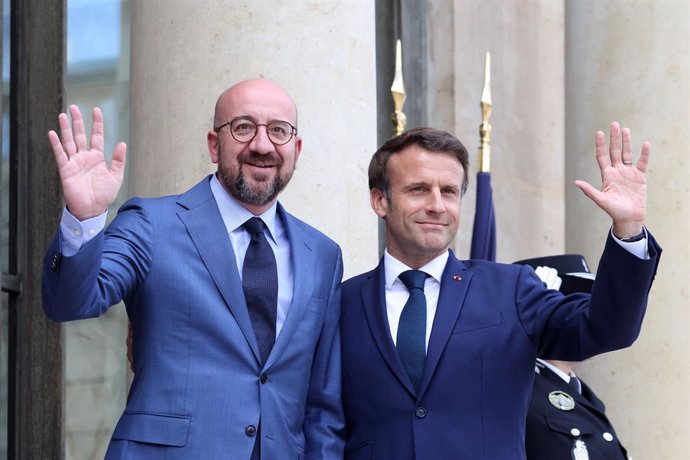 HANDOUT - 16 May 2022, France, Paris: French President Emmanuel Macron (R) receives EU Council President Charles Michel prior to their meeting at the Elysee Palace. Photo: Dario Pignatelli/EU Council/dpa-mag - ATTENTION: editorial use only and only if t