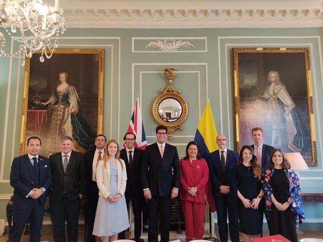 Altos cargos británicos y colombianos en el marco de la ratificación del Tratado de Libre Comercio