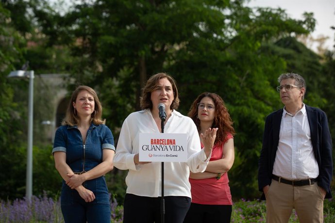 La alcaldesa de Barcelona, Ada Colau, interviene en una comparecencia para informar que se presentará por tercera vez a las elecciones municipales, a 19 de mayo de 2022, en Barcelona, Catalunya (España).