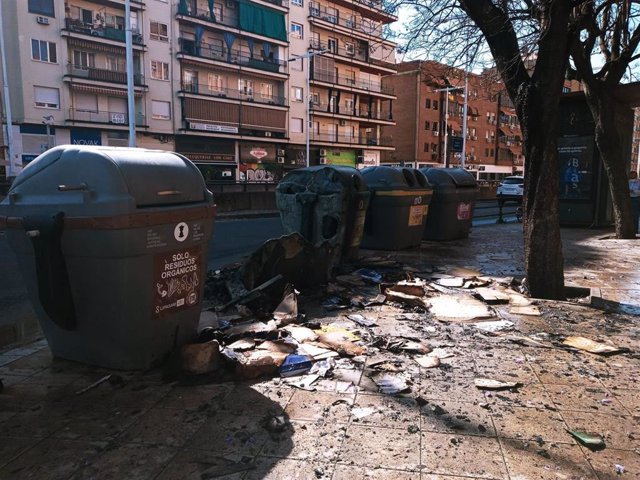 Imagen de recurso de un contenedor quemado en Sevilla capital.