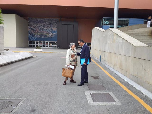 La alcaldesa de Gijón, Ana González, a su llegada al recinto ferial gijonés 'Luis Adaro' para participar en la inauguración del 33 Congreso Nacional de Técnicos de Laboratorio