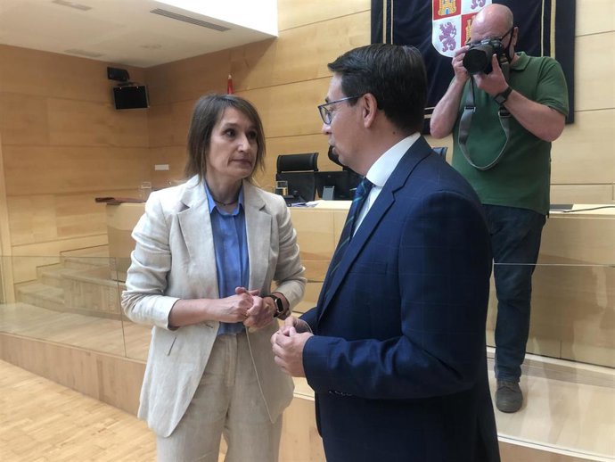 La consejera de Educación Rocío Lucas, en su comparecencia en las Cortes para detallar su programa de gobierno