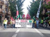 Los trabajadores del bus municipal en Granada se manifiestan por "la falta de acuerdo" en la negociación del convenio