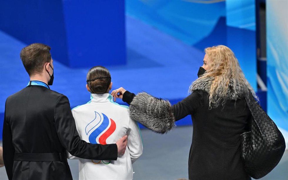 Archivo - La patinadora rusa Kamila Valieva abandona la pista tras el Programa Libre de Pekín 2022