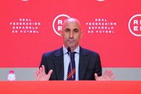 El denunciante de Rubiales planea ampliar el escrito que investiga Anticorrupción con las grabaciones al Gobierno