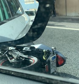 La moto accidentada en la circunvalación de Logroño