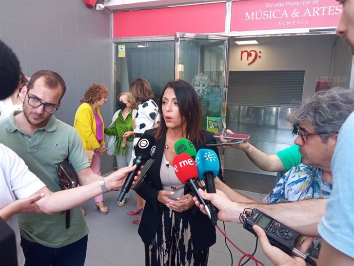 Marta Bosquet hace declaraciones a los medios en Almería