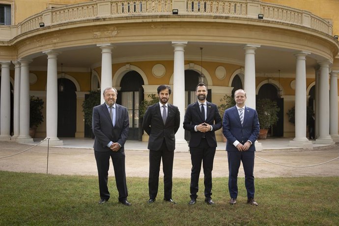 (E-D) El president del RACC, Josep Mateu; el pesident de la FIA, Mohammed bin Sulayem; el conseller d'Empresa i Treball, Roger Torrent, i el secretari d'Empresa i Competitivitat, Albert Castellanos