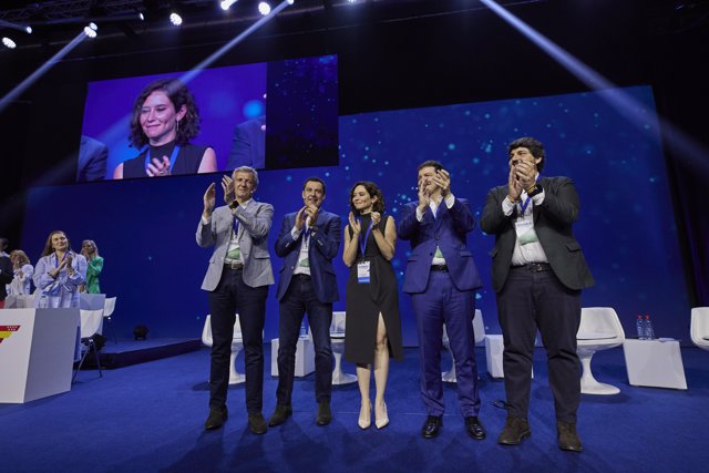 Alfonso Rueda; Alfonso Fernández Mañueco; Isabel Díaz Ayuso; Juanma Moreno; y Fernando López Miras, en el XVII Congreso del PP de Madrid