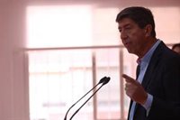 Marín quiere que Olona siga de candidata de Vox para "debatir y confrontar ideas con ella"