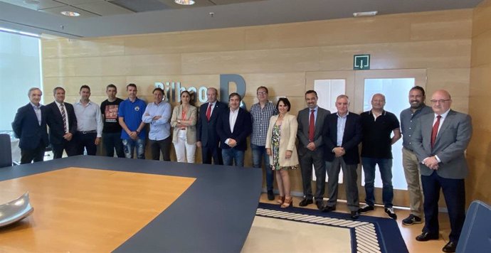 Firma del acuerdo de bases para la modificación del convenio colectivo local del servicio de estiba en el Puerto de Bilbao.