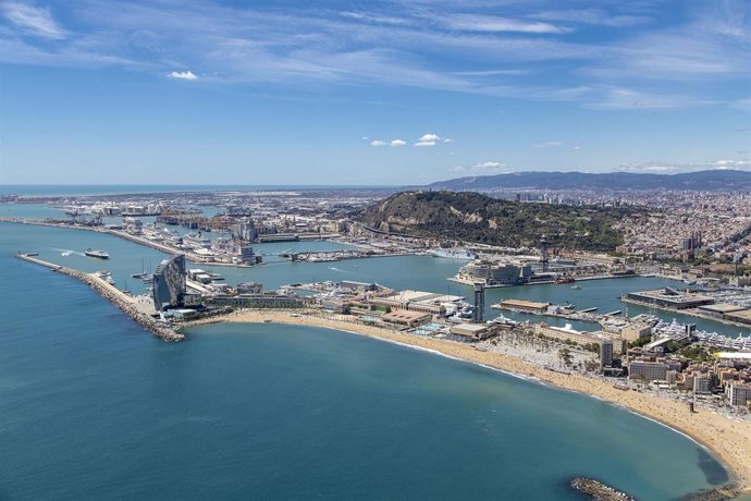 Archivo - Imagen aérea del Puerto de Barcelona