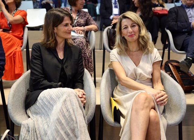 La directora general de Google para España y Portugal, Fuencisla Clemares (izda), y la vicepresidenta segunda y Ministra de Trabajo, Yolanda Díaz (dcha)