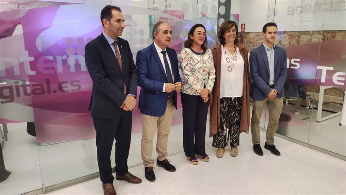 De izquierda a derecha, Simón, Rubio, Gónzalez y Armisén e Ibáñez visitan el Espacio CyL Digital de Palencia.