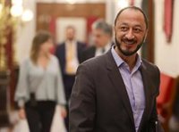 Celis (PSOE) acusa a Olona (Vox), que "no es andaluza ni lo será nunca", de "defraudar a los electores"