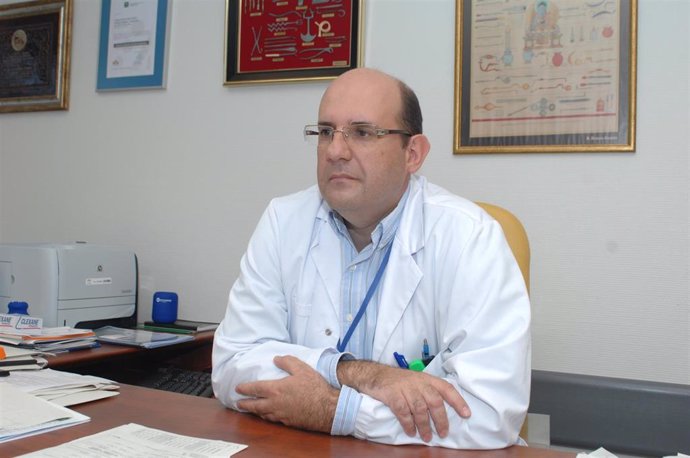 El director de la Unidad de Cirugía General y Digestiva del Hospital Universitario Reina Sofía y responsable del programa de Trasplante Hepático en el centro, Javier Briceño, nuevo presidente de la Sociedad Española de Trasplante Hepático.