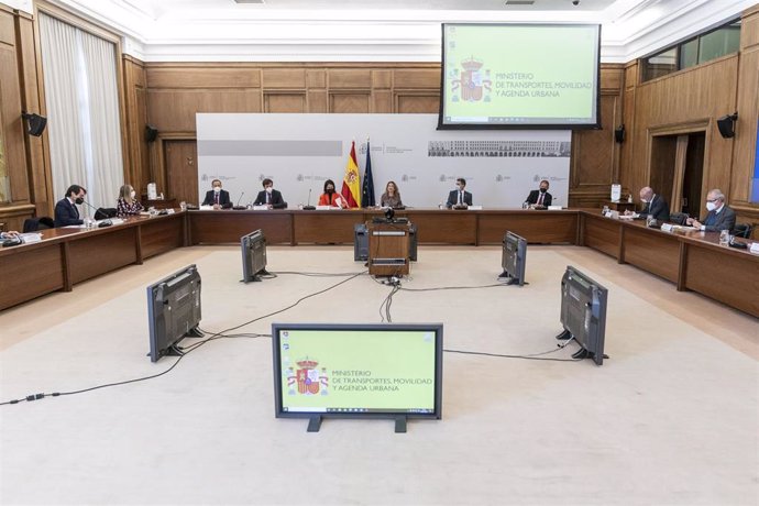 Archivo - Imagen de archivo de la primera reunión entre el Ministerio, la Junta y el Ayuntamiento para abordar el convenio de financiación del tramo norte de la línea 3 del Metro. 