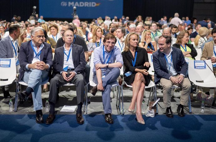 Esteban González Pons; el presidente del PP de Madrid, Pío García Escudero; el alcalde de Madrid, José Luis Martínez-Almeida; y la secretaria general del PP de Madrid, Ana Camíns