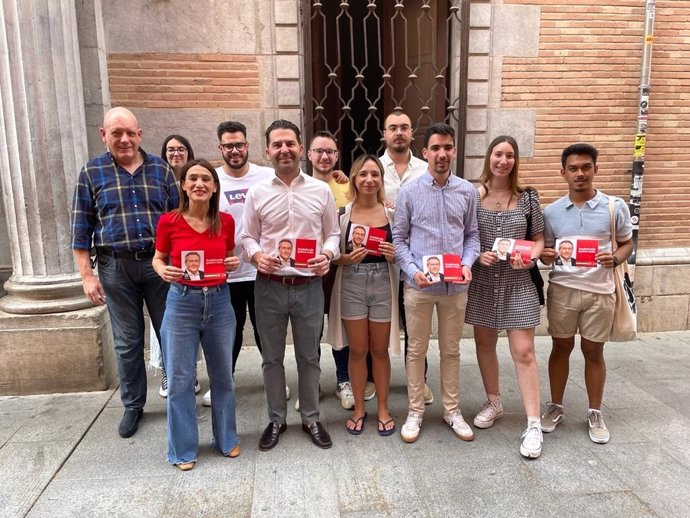 Acto de Noel López con jóvenes sobre el Bono de Alquiler