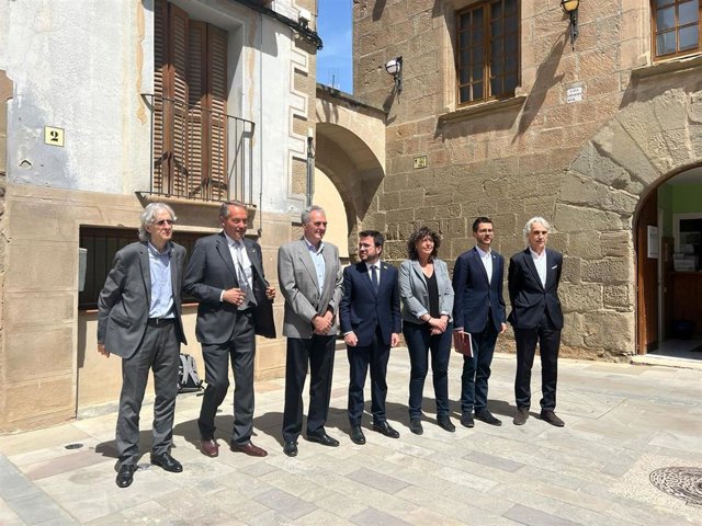 El presidente de la Generalitat, Pere Aragonès, en el centro, en un acto en Lleida el viernes 20 de mayo de 2022.