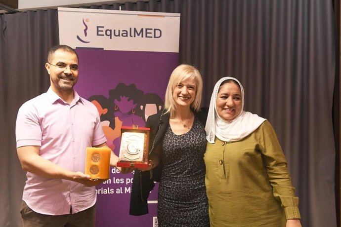 Pilar Díaz recibe a una delegación de mujeres electas marroquíes.