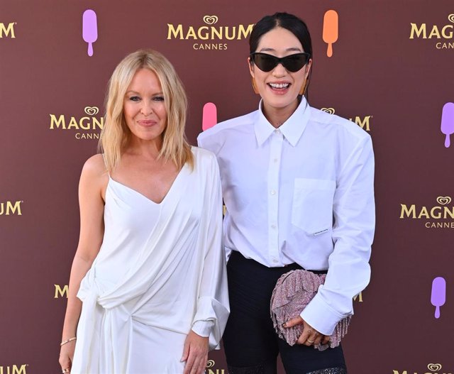 Kylie Minogue y Peggy Gou en la presentación del Magnum ‘Classics Can Be Remixed’ en el marco del festival de Cannes