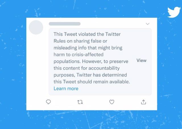 El nuevo aviso que aparecerá en los tuits que incumplan la política contra la desinformación de la plataforma.