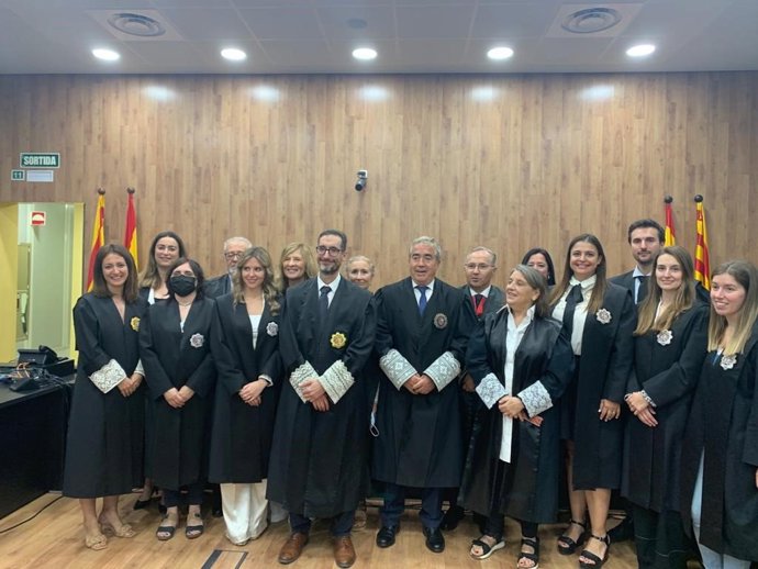 Jorge Lucía Morlans, cuarto por la izquierda, en primera fila, junto a Francisco Bañeres y fiscales de Lleida.