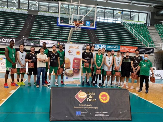 La Torta del Casar con el Cáceres Baloncesto en los playoff de ascenso a la liga ACB
