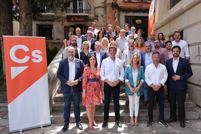 Foto de familia de Cs tras la presentación de su candidatura el 19J por Granada