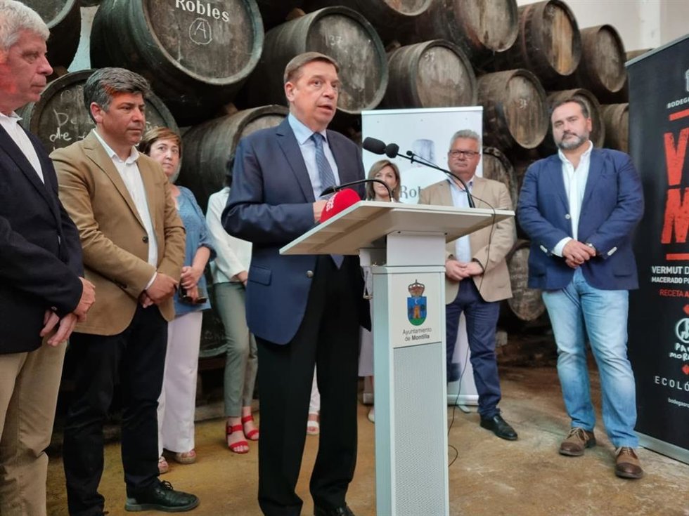 Planas, durante su intervención en Bodegas Robles.