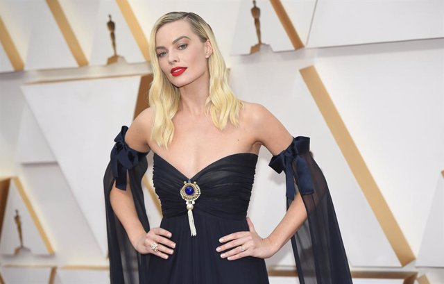 MARGOT ROBBIE during red carpet arrivals for the 92nd Academy Awards