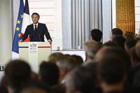 Macron reemplaza a los titulares de Defensa y Exteriores en la presentación de su nuevo Consejo de Ministros